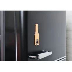 Gift Campaign Apribottiglie magnetico in acciaio e bambù a forma di bottiglia></noscript> Apribottiglie Personalizzati