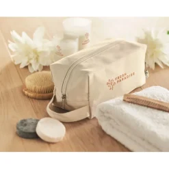 Gift Campaign Beauty case in tela organica 220g/m2 con manico laterale Canvas Takeit></noscript> Borse Termiche|Beauty Case Personalizzati