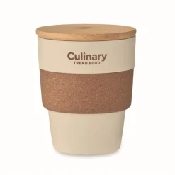 Gift Campaign Bicchiere in PP riciclato con fascia in sughero e tappo in bambù 300 ml></noscript> Bicchieri Take Away