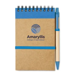 Gift Campaign Block notes con logo A6 elastico pagine bianche e penna blu EcoSpiral></noscript> Gadget Ecologici|Gadget Per L'Ufficio
