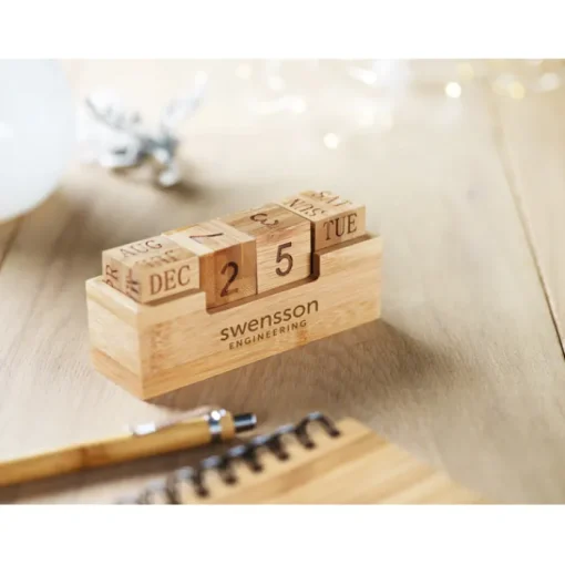 Gift Campaign Calendario promozionale perpetuo da scrivania in bamboo Bamboo> Gadget Per L'Ufficio