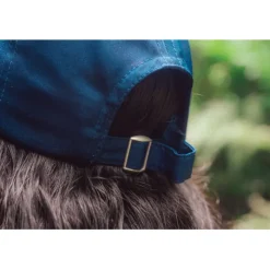 Gift Campaign Cappello sportivo in RPET 6 pannelli e chiusura posteriore con fibbia></noscript> Cappellini Personalizzati