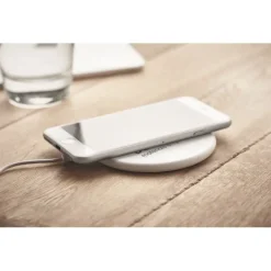 Gift Campaign Caricabatterie wireless con logo in ABS riciclato da 10W Recyclemate></noscript> Gadget Ecologici|Caricabatterie