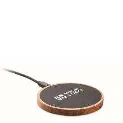 Gift Campaign Caricabatterie wireless rotondo in legno di acacia e PU riciclato 15W></noscript> Caricabatterie