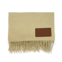 Gift Campaign Coperta molto soffice con patch personalizzabile in rPET da 180 g/m2></noscript> Coperte