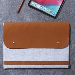 Gift Campaign Custodia per laptop in feltro RPET con patta in similpelle 14''><noscript><img width=