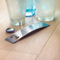 Gift Campaign Elegante apribottiglie con logo in acciaio inox Curvus></noscript> Apribottiglie Personalizzati