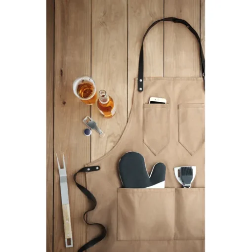 Gift Campaign Grembiule con logo con 2 tasche in canvas cerato e dettagli in pelle BBQ> Grembiuli Personalizzati