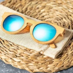 Gift Campaign Occhiali in bambù con lenti a specchio in borsa con chiusura a cordoncino><noscript><img width=