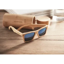 Gift Campaign Ochiali da sole con logo lenti a specchio e custodia in Bamboo Wanaka></noscript> Occhiali Da Sole Personalizzati