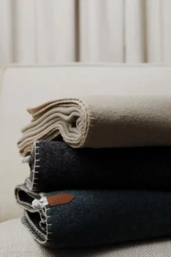 Gift Campaign Plaid in pile mèlange con bottone sul lato per poncho Scottish><noscript><img width=