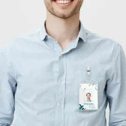 Gift Campaign Porta badge verticale di plastica con clip rimovibile 75 x 120 mm></noscript> Lanyard E Porta Badge Personalizzati