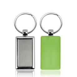 Gift Campaign Portachiavi rettangolare con lato in plastica colorata e 1 in metallo></noscript> Portachiavi In Metallo