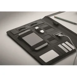 Gift Campaign Portadocumenti A4 in pelle e lino con powerbank e caricatore wireless></noscript> Portadocumenti Personalizzati
