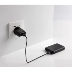 Gift Campaign Power bank wireless magnetica in plastica riciclata 5.000 mAh></noscript> Power Bank Personalizzati