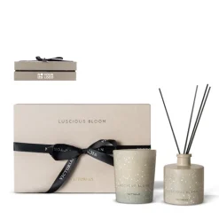 Gift Campaign Scatola regalo con candela e diffusore con aroma floreale Victorian></noscript> Candele