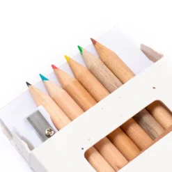 Gift Campaign Set di 6 matite colorate con temperino e disegni in scatola con semi><noscript><img width=