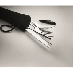 Gift Campaign Set di posate con logo in acciaio inox in un sacchetto di neoprene nero></noscript> Altri Utensili Da Cucina
