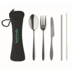 Gift Campaign Set di posate con logo in acciaio inox in un sacchetto di neoprene nero></noscript> Altri Utensili Da Cucina