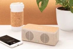 Gift Campaign Speaker con caricatore wireless in paglia, sughero a ABS Wheat Straw></noscript> Casse Personalizzate