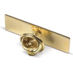 Gift Campaign Spilletta pubblicitaria rettangolare in metallo dorato 30x10mm></noscript> Spille