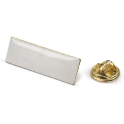 Gift Campaign Spilletta pubblicitaria rettangolare in metallo dorato 30x10mm></noscript> Spille