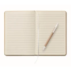 Gift Campaign Taccuino A5 in cartone riciclato con pagine a righe e penna blu></noscript> Taccuini Con Penna|Quaderni A5
