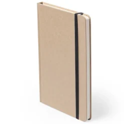 Gift Campaign Taccuino A5 in cartone riciclato con elastico colorata e pagine neutre></noscript> Taccuini Ecologici|Quaderni A5