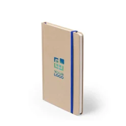 Gift Campaign Taccuino A5 in cartone riciclato con elastico colorata e pagine neutre></noscript> Taccuini Ecologici|Quaderni A5