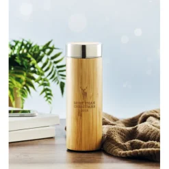 Gift Campaign Thermos in acciaio con rivestimento in bambú ed infusore 400ml TeaBoo></noscript> Gadget Ecologici|Thermos Personalizzati