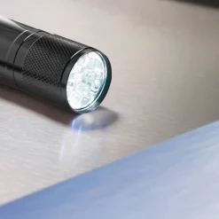Gift Campaign Torcia personalizzata metallo 9 LED con laccetto e batterie LightBeam></noscript> Torce