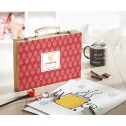 Gift Campaign Valigetta di con 66 accessori per colorare e pitturare Happy Kid></noscript> Regali Per Bambini|Matite Colorate