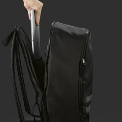 Gift Campaign Zaino da 18 litri in rPET con tasca per pc e strisce riflettenti></noscript> Zaini Da Viaggio